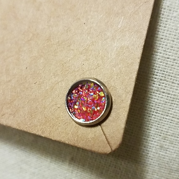 Minimalist red druzy stud earrings silver - Picture 2 of 4